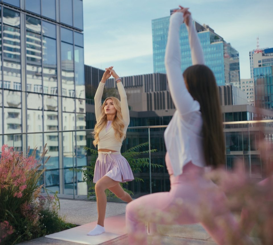 Users wearing HUAWEI WATCH GT 6 while exercising, demonstrating  the functions related to women's health research