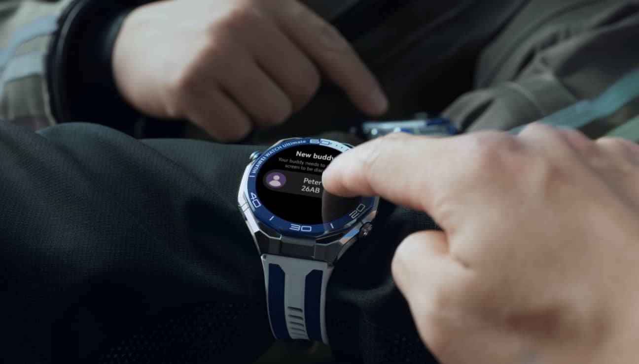 Pre-dive support on the HUAWEI WATCH Ultimate 2, with options like adding diving buddies, performing above-water communication checks, and activating dive mode