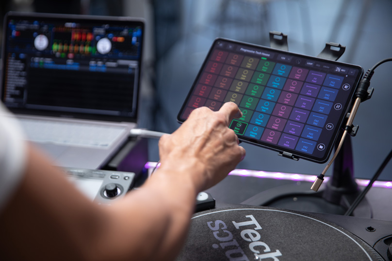 Remixlive: Everyone Can Become a Musician