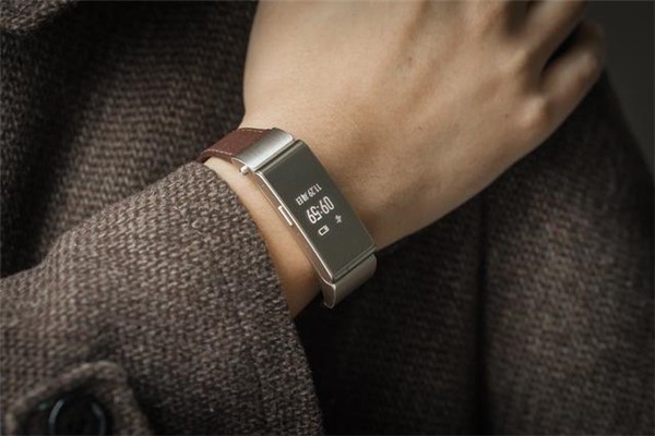 From no display to FullView Display: The evolution of smart bands