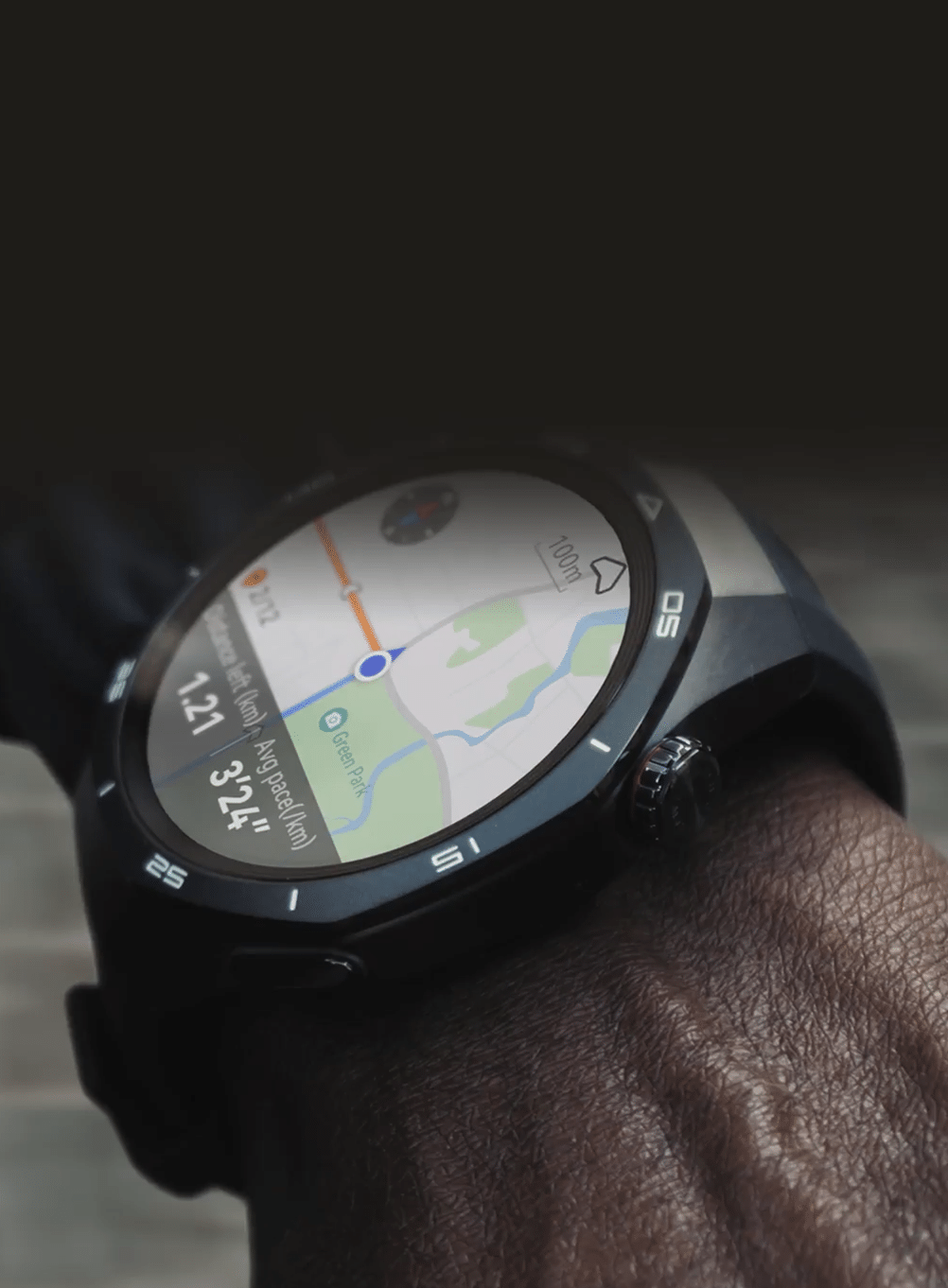 Mo Farah is running with HUAWEI WATCH GT 5 positioning system video