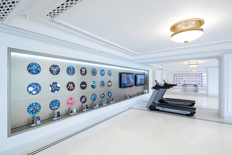 World's Largest Huawei Flagship Store Opens on East Nanjing Road, Shanghai