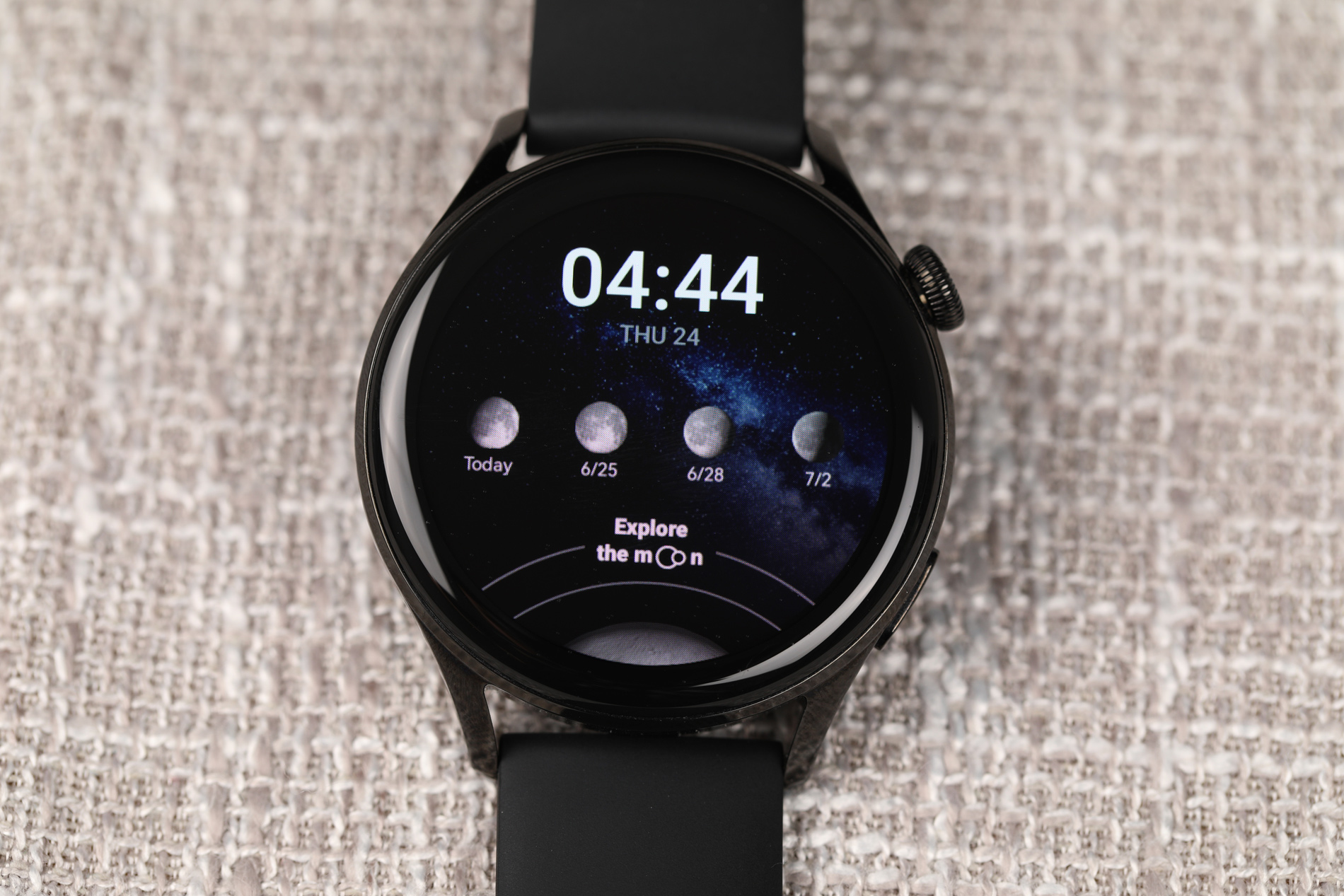 Tactil, controlabil și interactiv, noul smartwatch HUAWEI WATCH 3 aduce imagini de fundal pentru ceas cu design ușor de personalizat