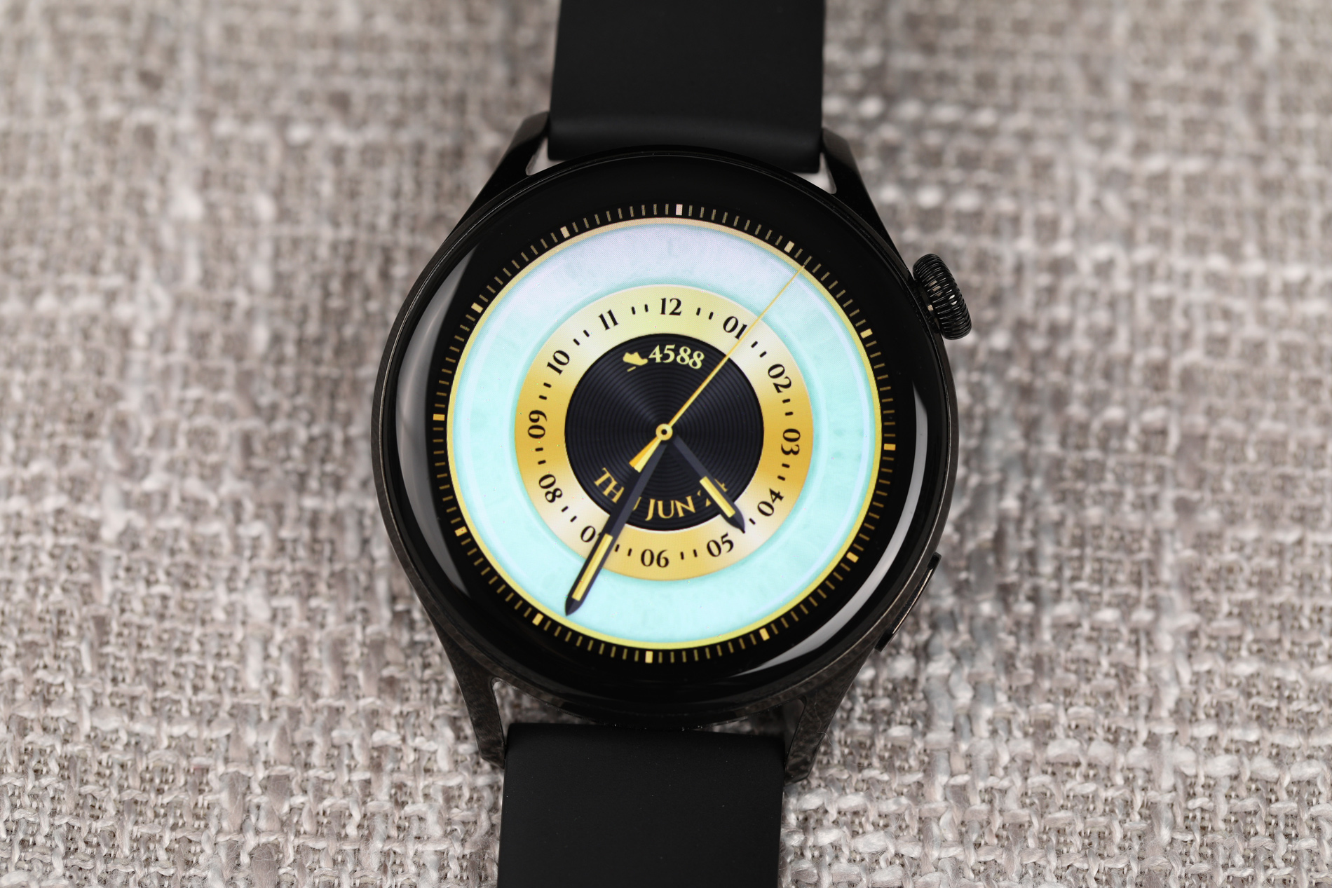 Tactil, controlabil și interactiv, noul smartwatch HUAWEI WATCH 3 aduce imagini de fundal pentru ceas cu design ușor de personalizat