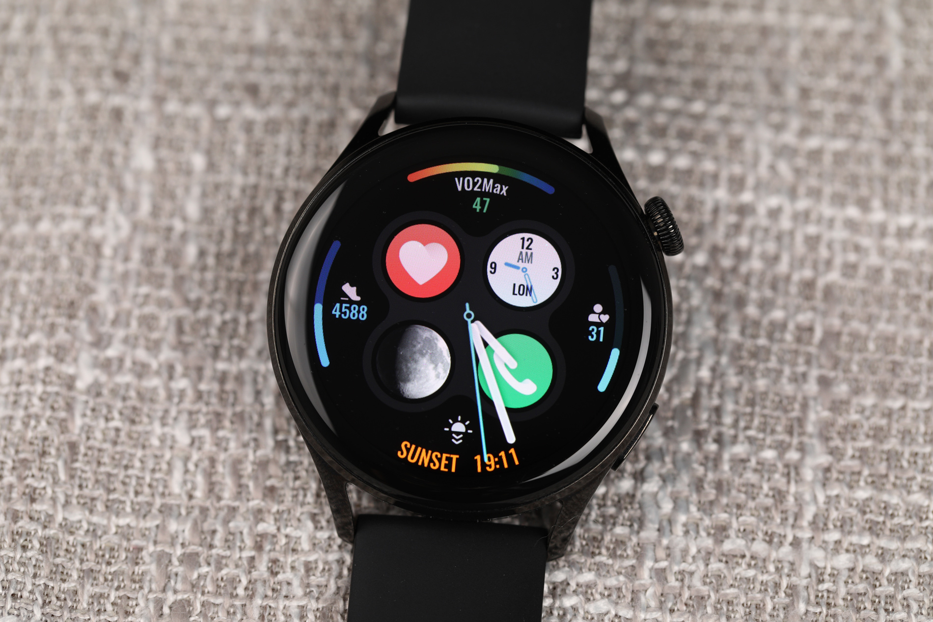 Tactil, controlabil și interactiv, noul smartwatch HUAWEI WATCH 3 aduce imagini de fundal pentru ceas cu design ușor de personalizat
