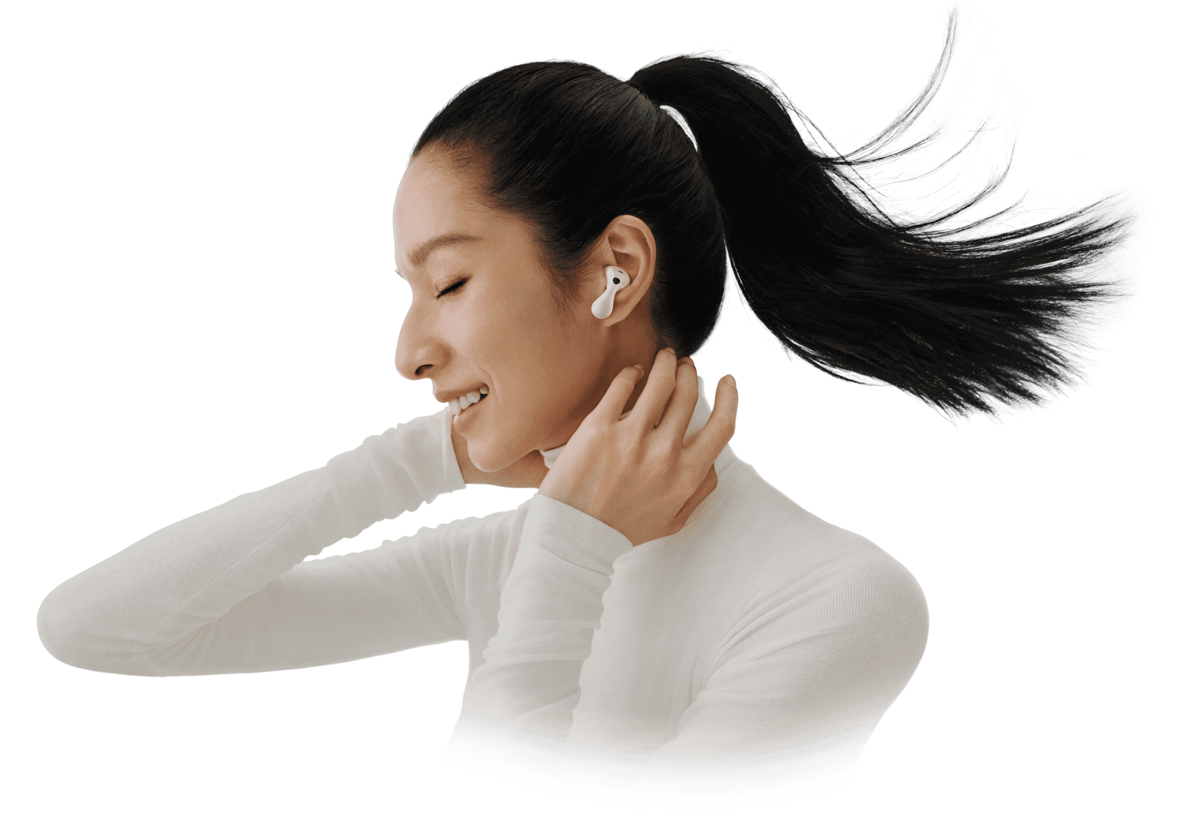 Shows the immersive listening experience while the female model is wearing HUAWEI FreeBuds 6.