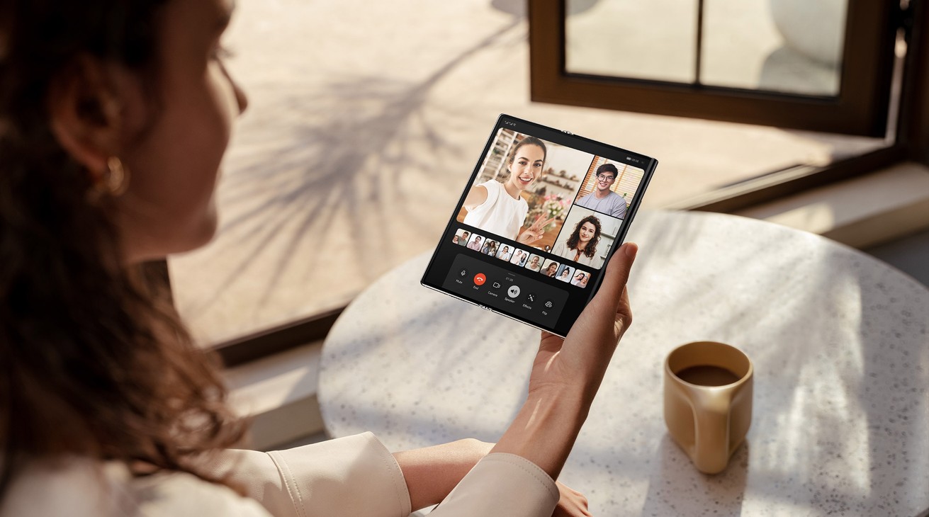 HUAWEI Mate Xs 2 immersive video call