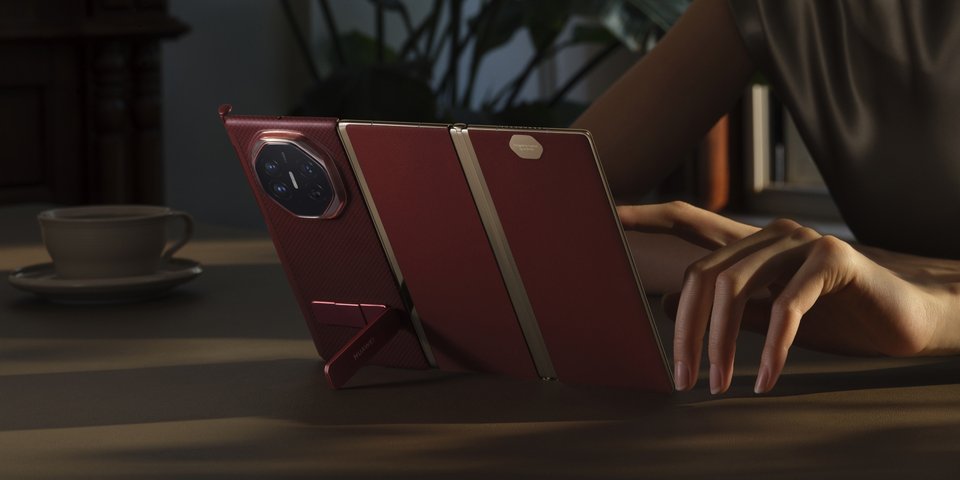 HUAWEI Mate XT | ULTIMATE DESIGN with Rotating Stand Aramid Fiber Case