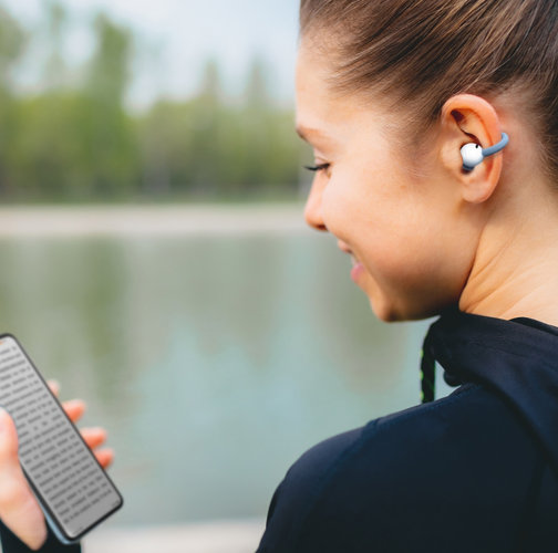 Huawei nova Y74 supports long battery life in low temperature. The user is listening online audiobook in an extremely low temperature environment.