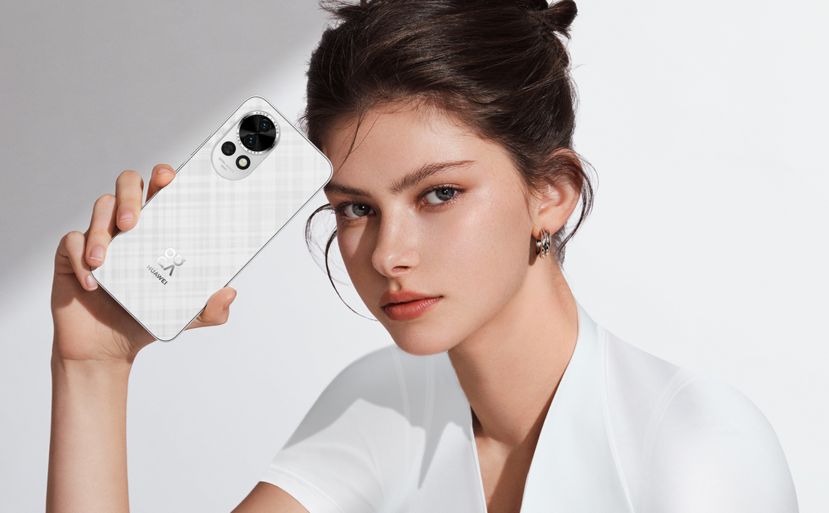 A female model holding a white HUAWEI nova 13