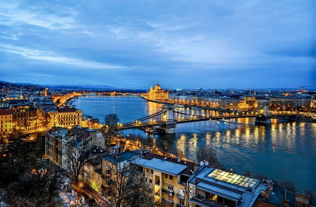 HUAWEI Mate X3 Nightshot