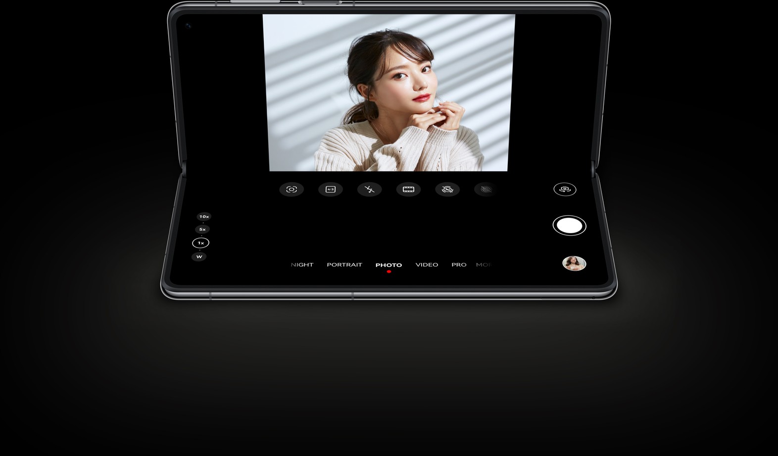 HUAWEI Mate X3 Shooting in Flex-Stop mode