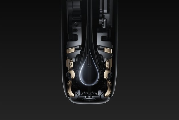 HUAWEI Mate X6 hinge details, showing its compact, seamless structure