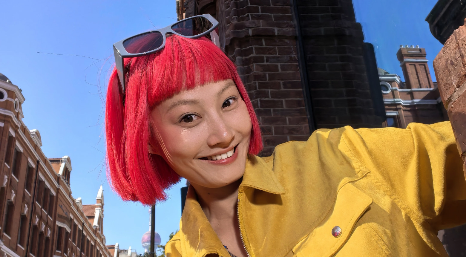 A selfie taken by HUAWEI nova 15 Pro, demonstrating true-to-colour portrait