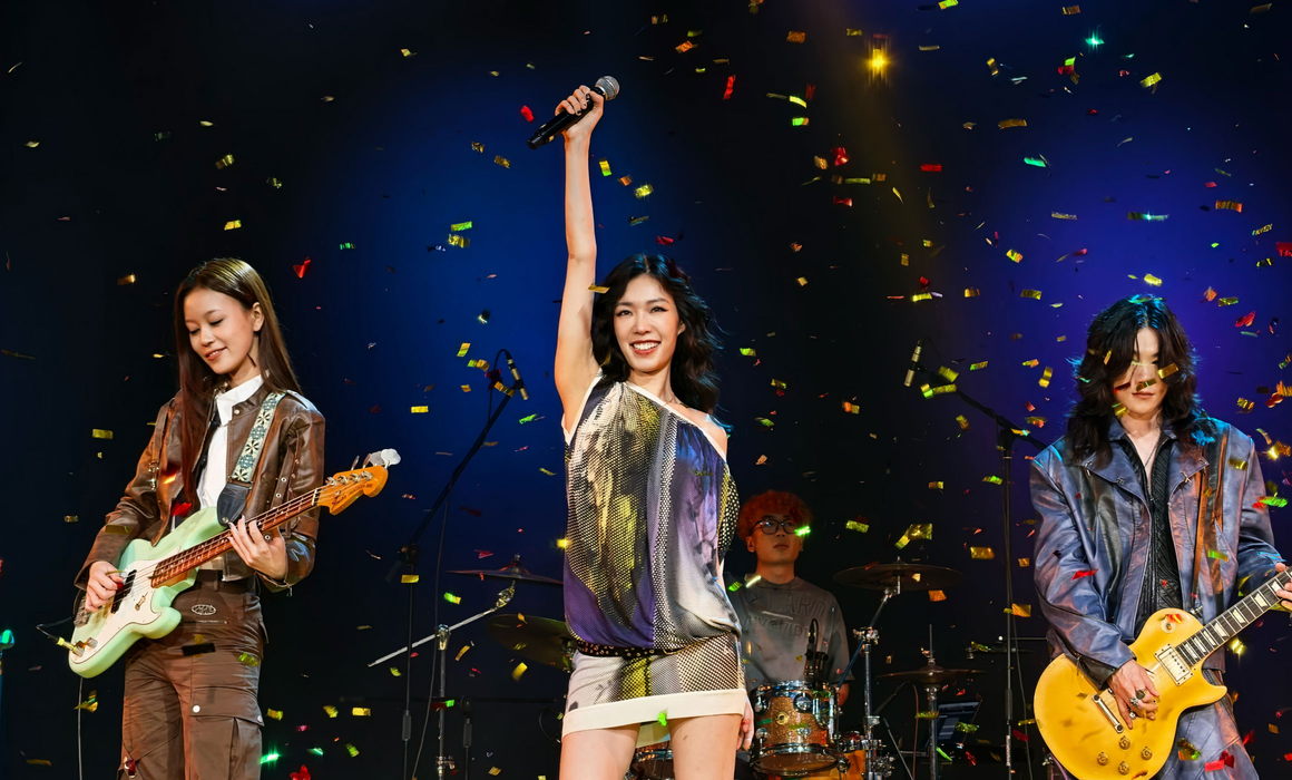 Stage photos taken by HUAWEI Pura 80 Ultra, display function of the Switchable Dual Telephoto Camera