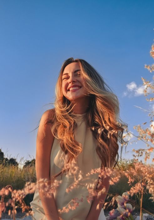 The portrait photo taken by HUAWEI Pura 90s Pro Max, display the function of the telephoto camera