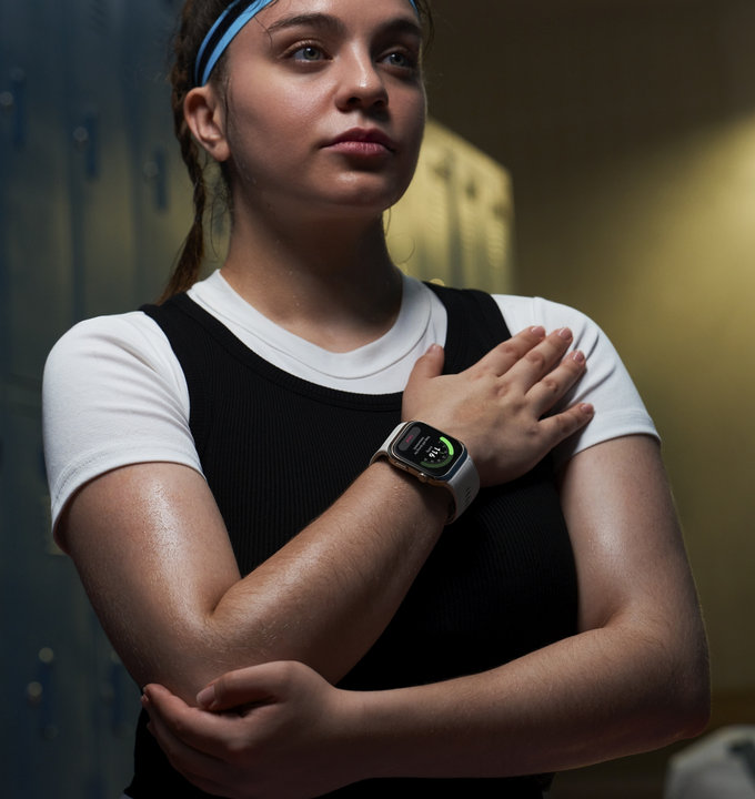 A female user wearing HUAWEI Watch demonstrates the research capabilities of HUAWEI Research in the field of exercise and blood pressure