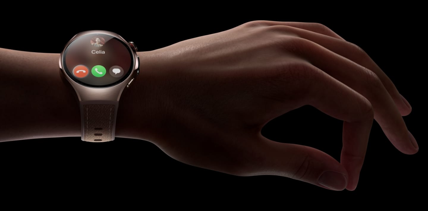HUAWEI WATCH 5's intuitive smart gesture: double-tap to confirm an option