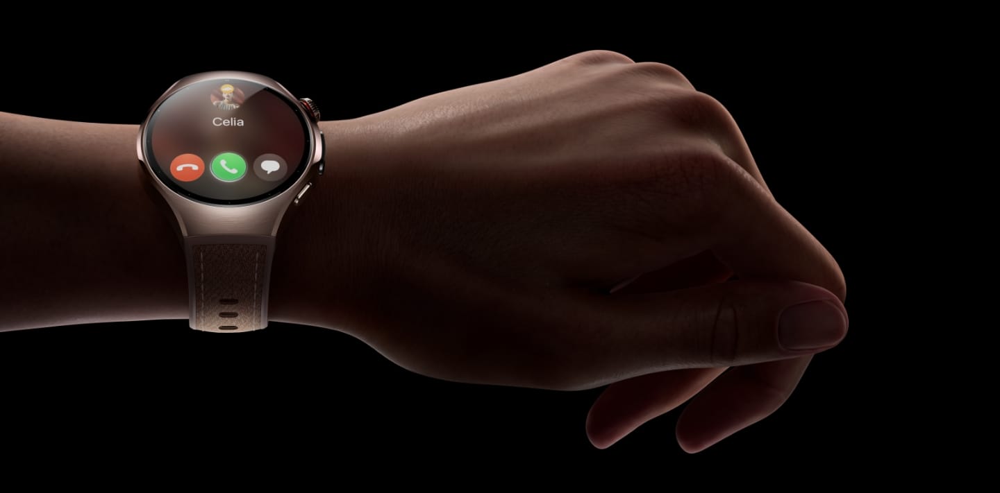 HUAWEI WATCH 5's intuitive smart gesture: double-slide to switch options