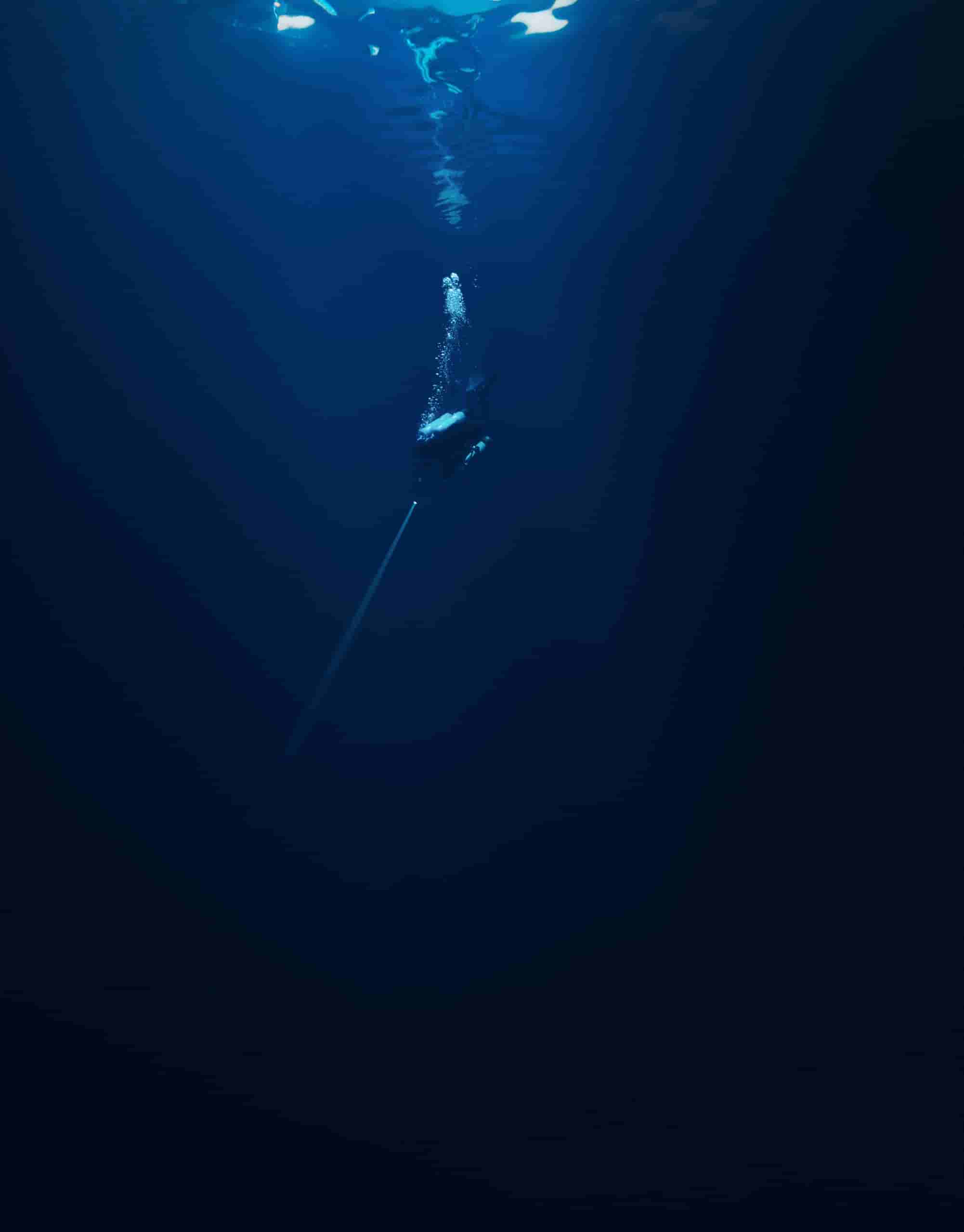Overview of the diving features on the HUAWEI WATCH Ultimate 2, including a remarkable capability to dive up to 150 meters deep