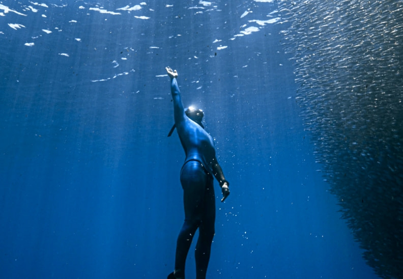 HUAWEI WATCH ULTIMATE DESIGN 100-metre water resistance during dives