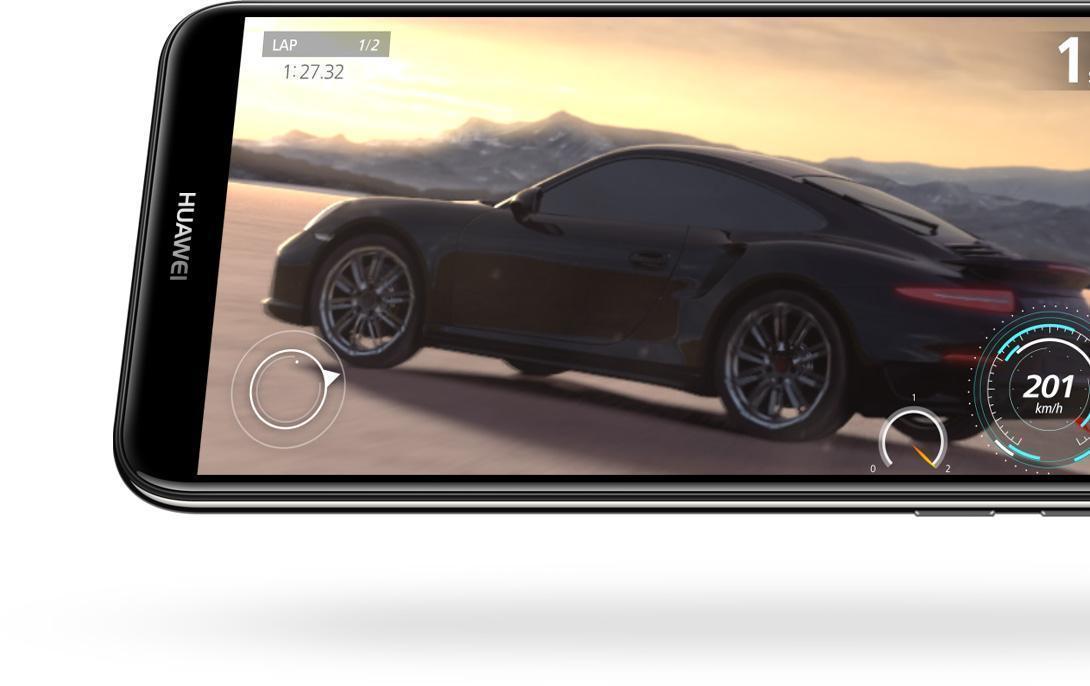 هاتف huawei y7 prime 2018 بالعرض باللون الأسود مع لعبة عربات تسابق
